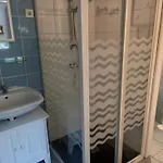 1 Piece 16 M2 Climatise 2 Personnes Piscine Partagee *