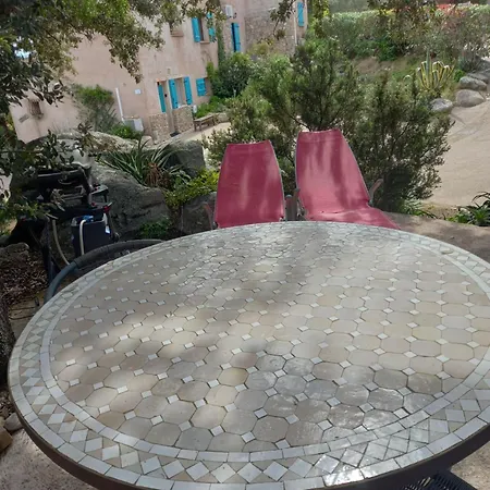 1 Piece 16 M2 Climatise 2 Personnes Piscine Partagee * Porto-Vecchio (Corsica)