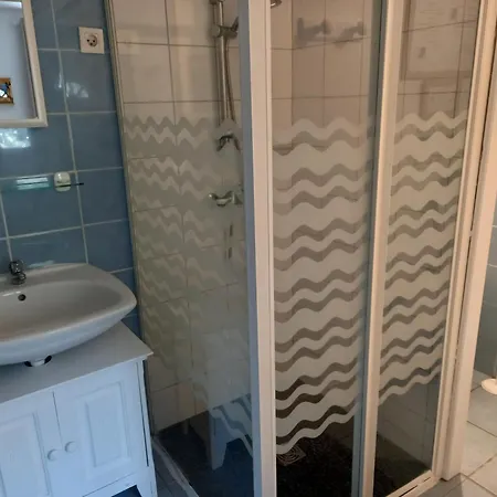 1 Piece 16 M2 Climatise 2 Personnes Piscine Partagee *